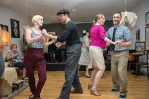 Adult birthday dance class animation aniversaire danse adulte 300x200 - Adult birthday dance class