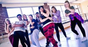 Children’s birthday dance classes animation anniversaire hip hop danse 300x161 - Children’s birthday dance classes