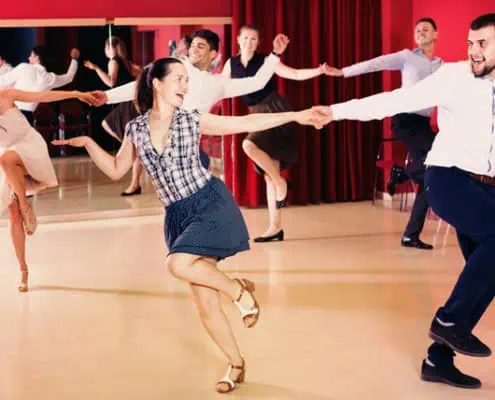 cours danse entreprise activite 495x400 - Home