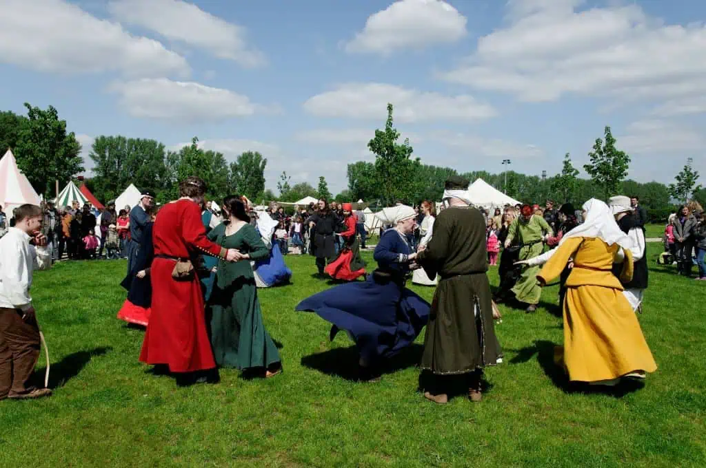 Private Medieval dance class A26 - Private Medieval dance class